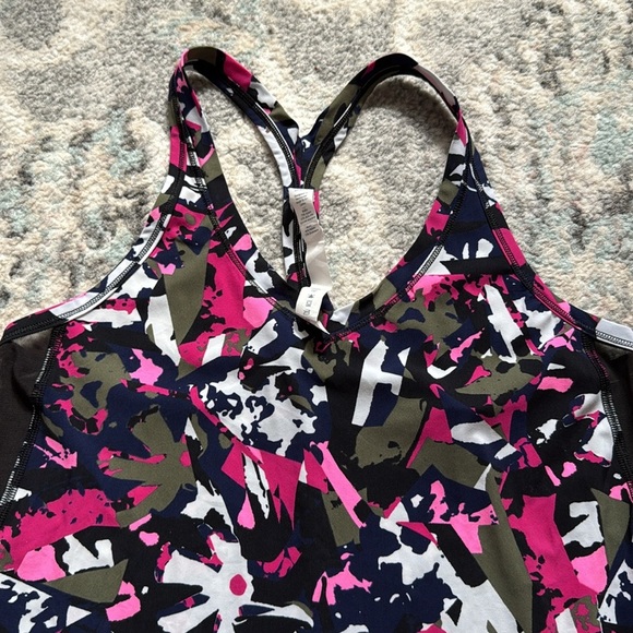 Lululemon Fast Lane SingletTank - Picture 2 of 10